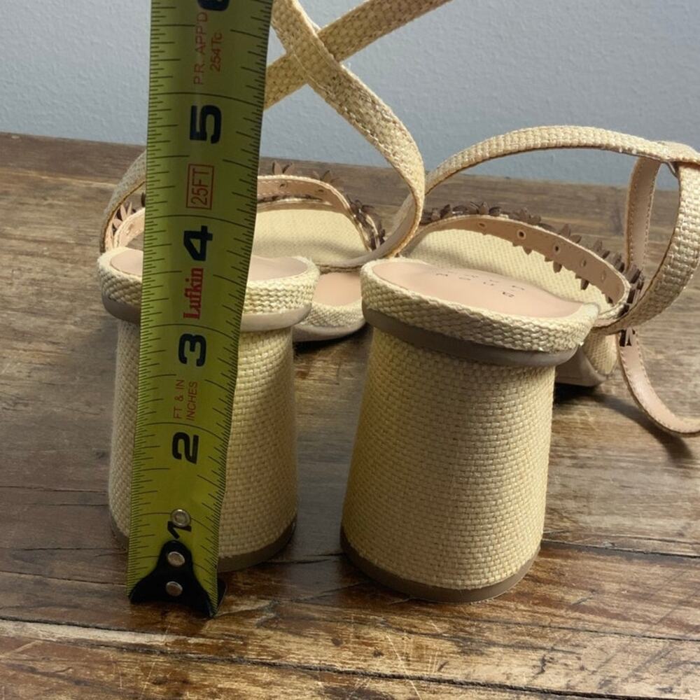 A. New. Day Rattan Flower strappy shoes size 6.5 - Picture 6 of 7